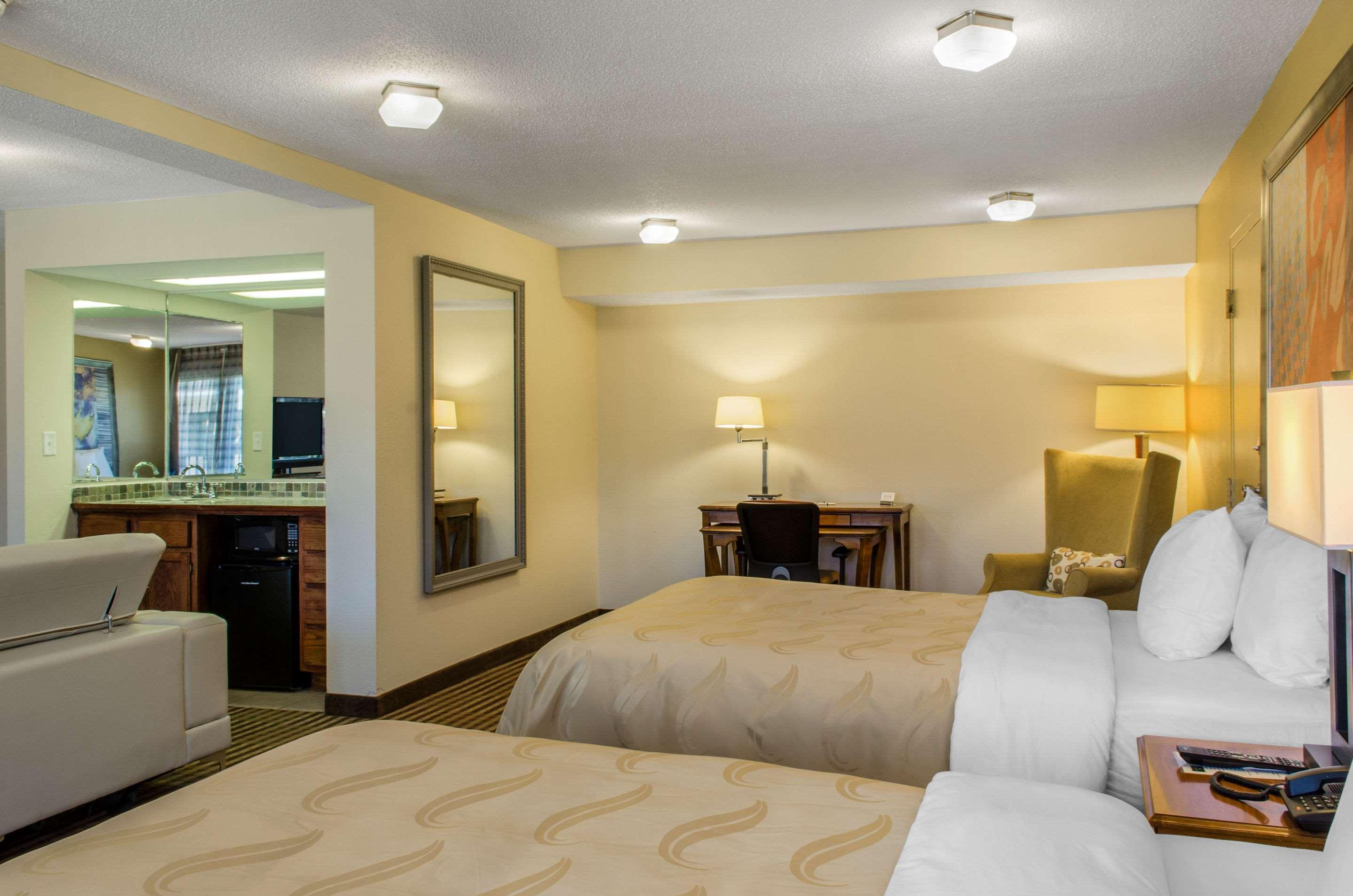 Quality Inn & Suites Laurel Exterior photo