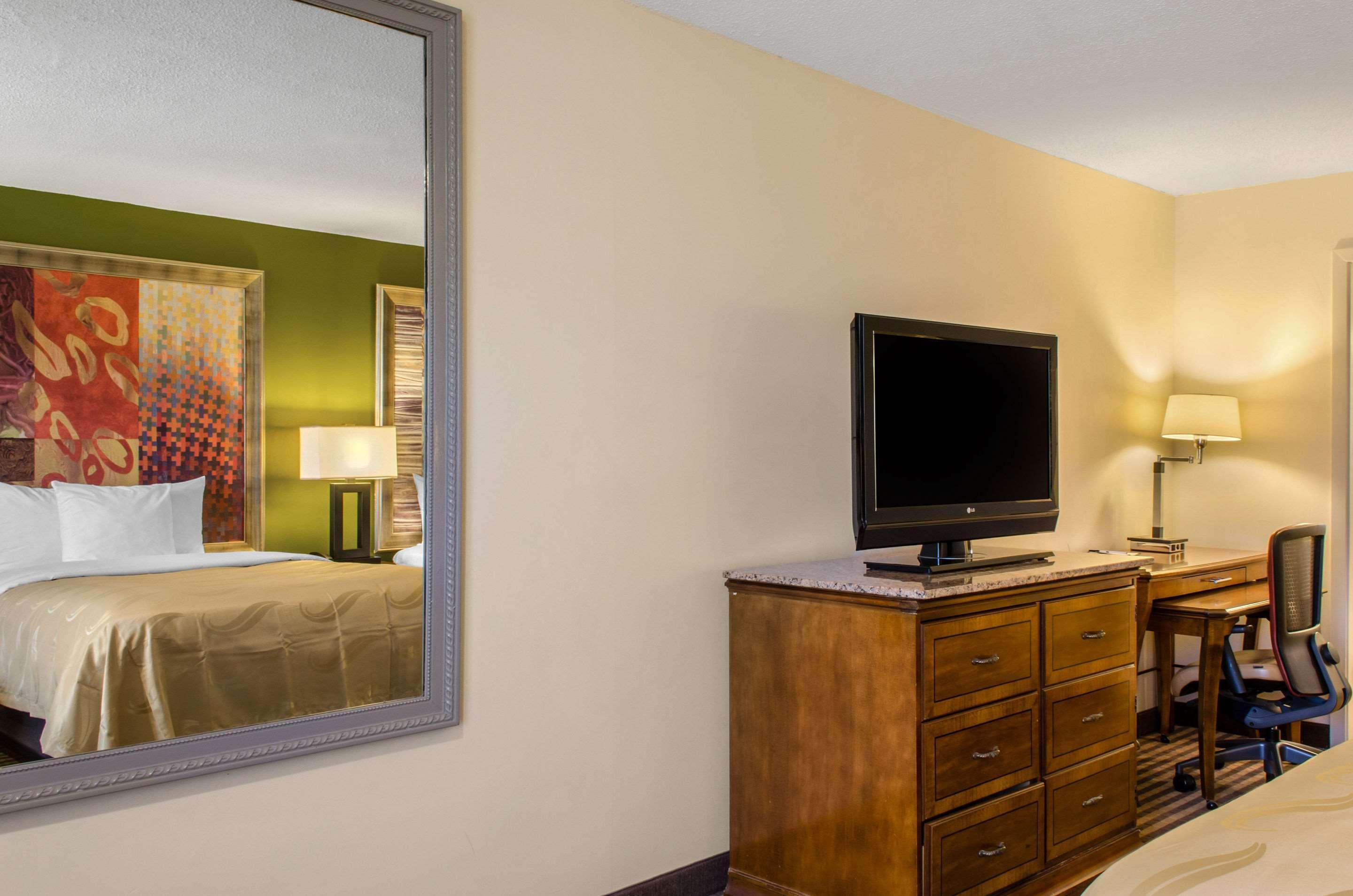 Quality Inn & Suites Laurel Exterior photo